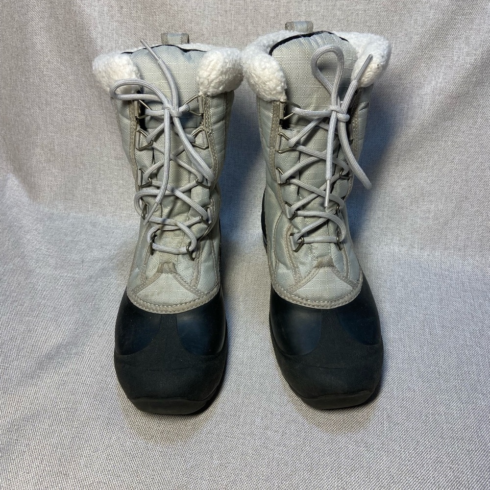 Sorel Cumberland Women's Size 7. Grey/ Black
Winter Warm Boots.